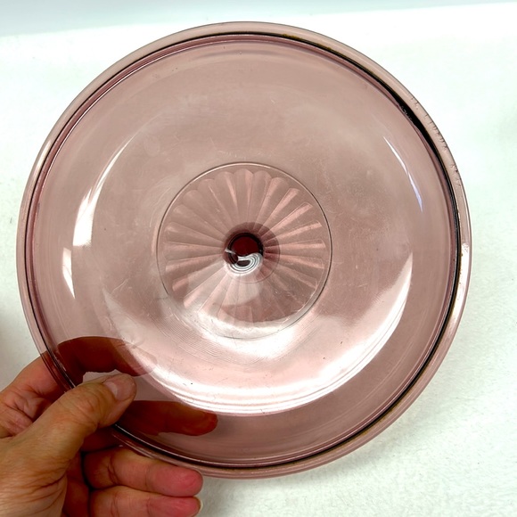 Vintage PYREX   ribbed 2 L pink/cranberry glass lidded casserole 024-S - Picture 3 of 7